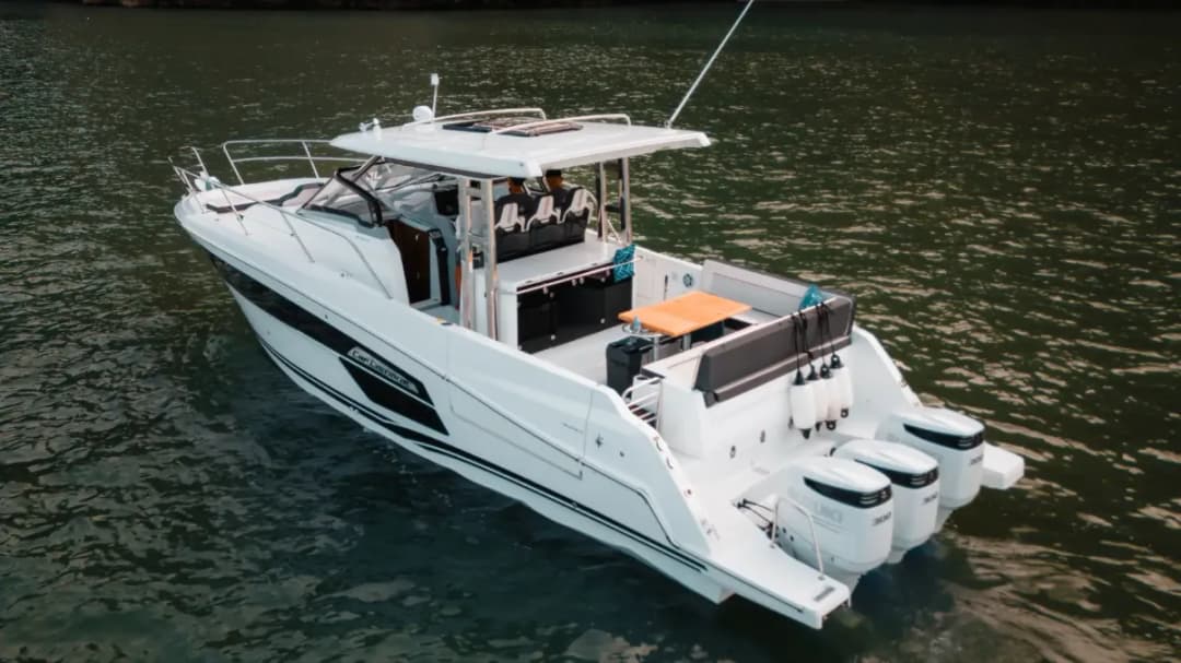 Luxury speedboat - Image 3