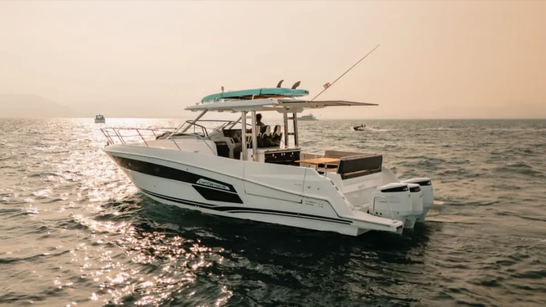 Luxury speedboat - Image 2