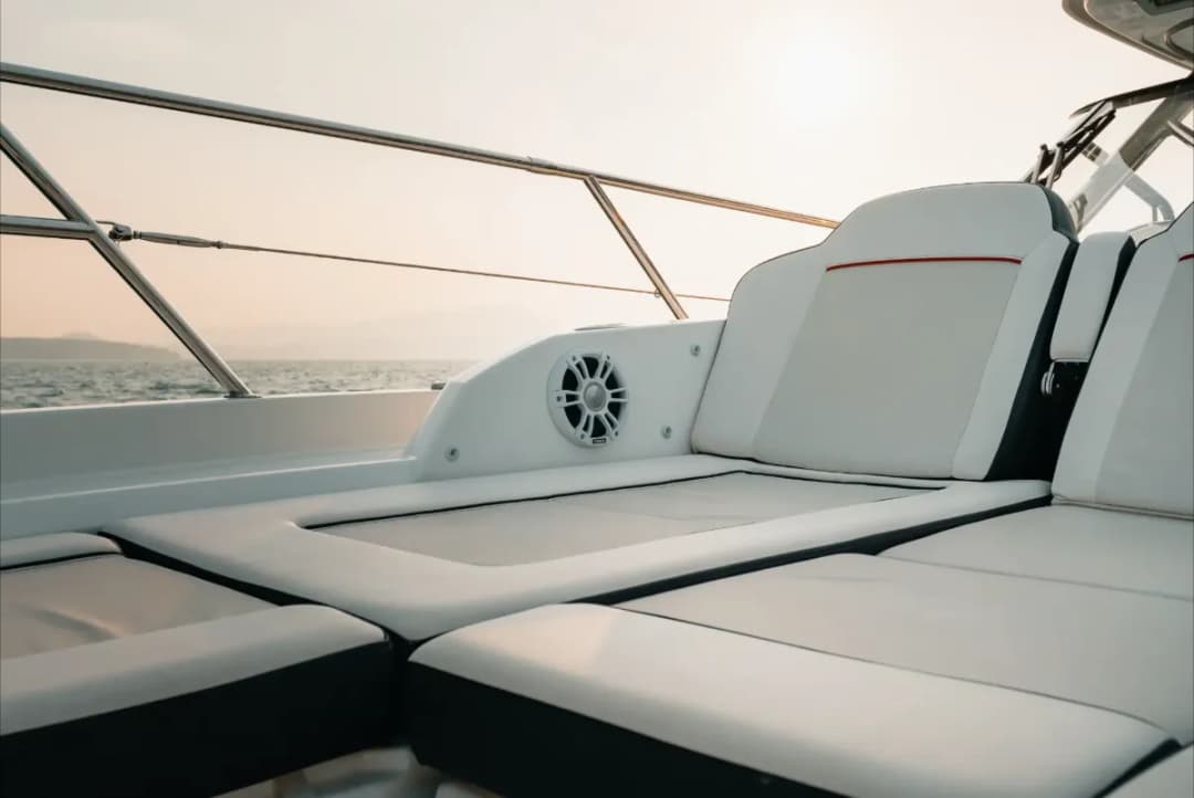 Luxury speedboat - Image 5