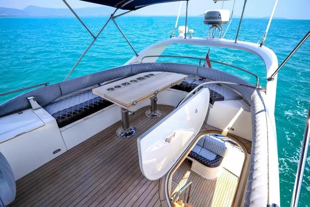Fairline - Image 7