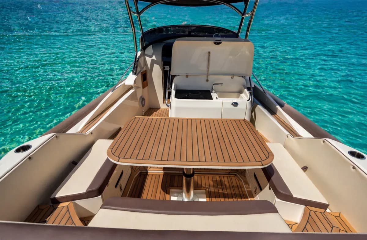 Luxury SpeedBoat 38ft - Image 9