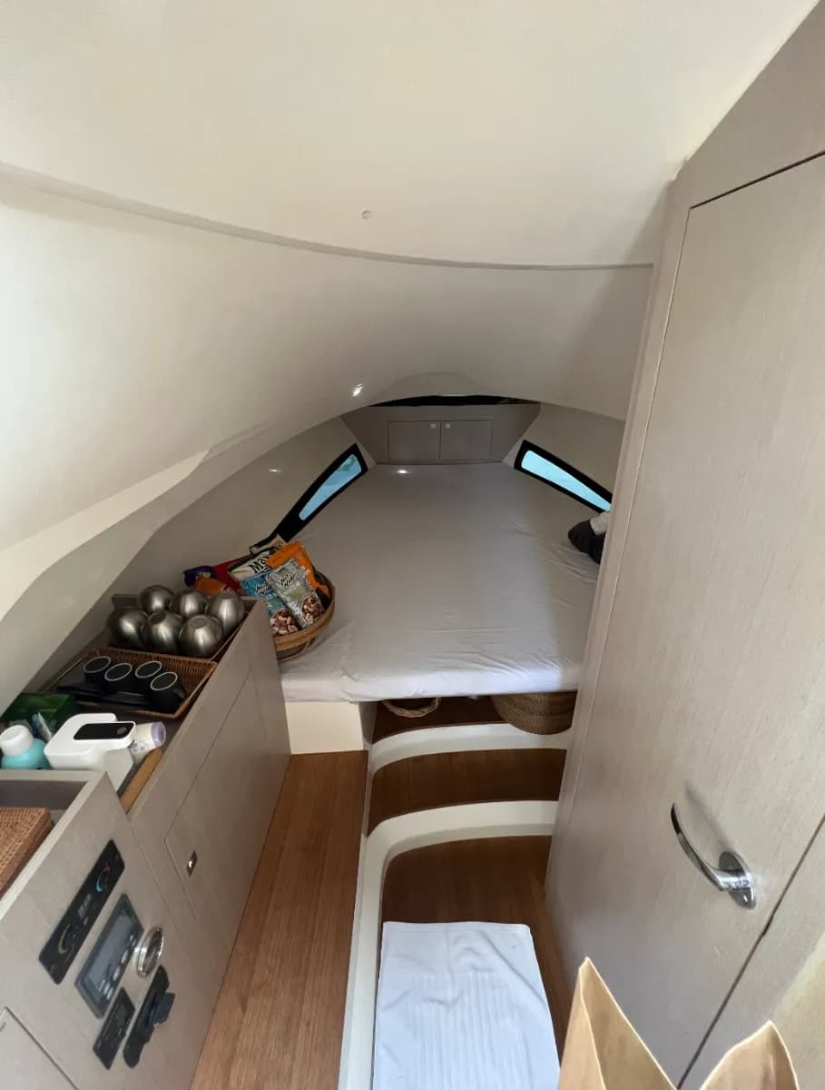 Luxury SpeedBoat 38ft - Image 14