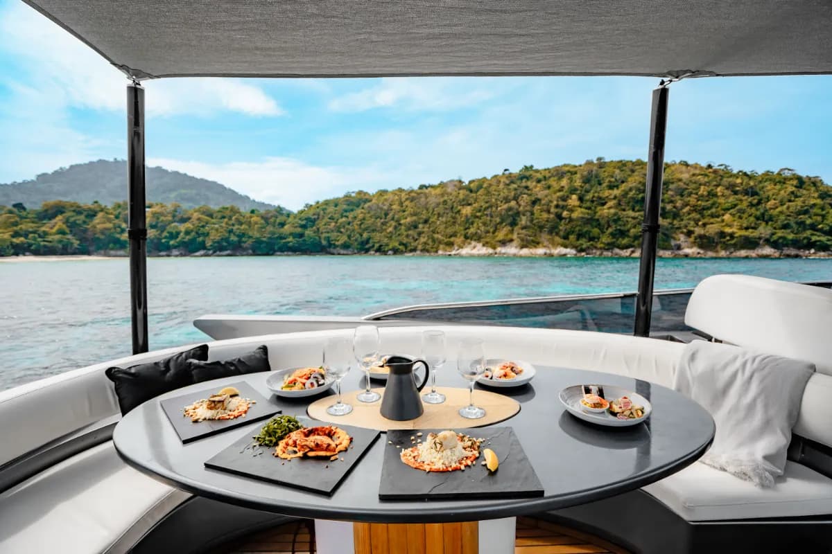 Luxury Yacht with DJ - 4