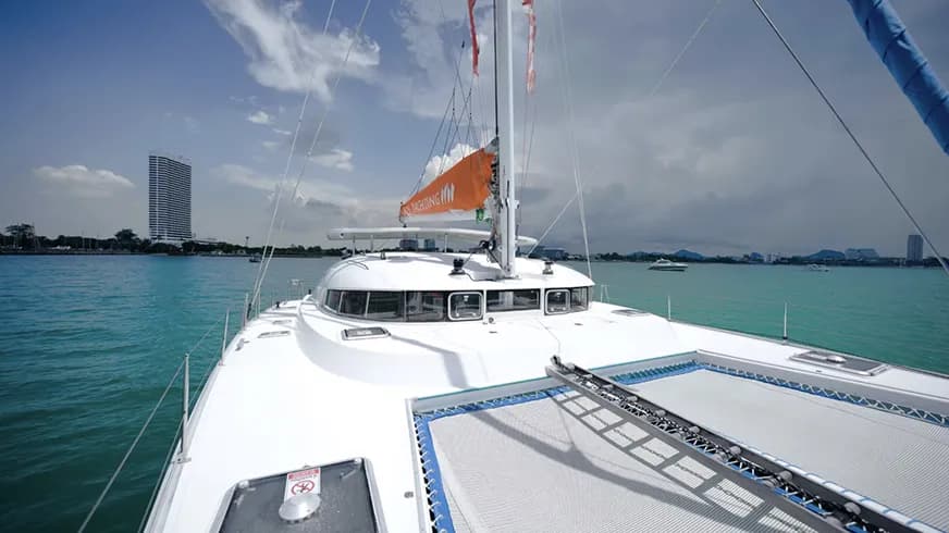 sailing cat 47FT - 4