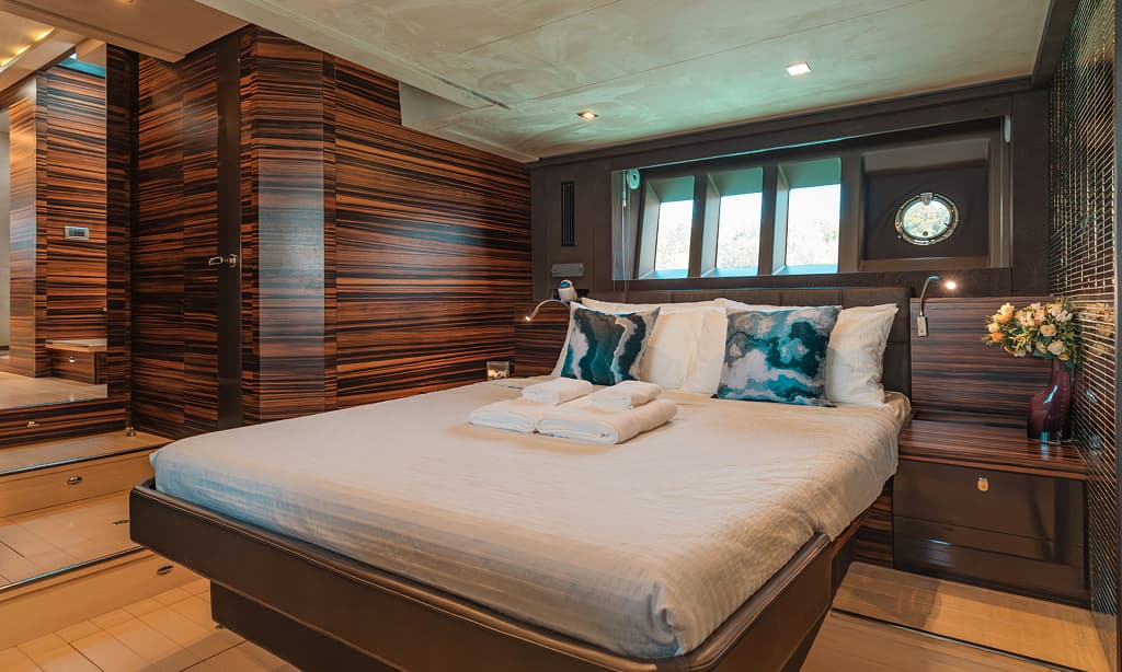 58ft Cranchi Yacht (Scenery)
