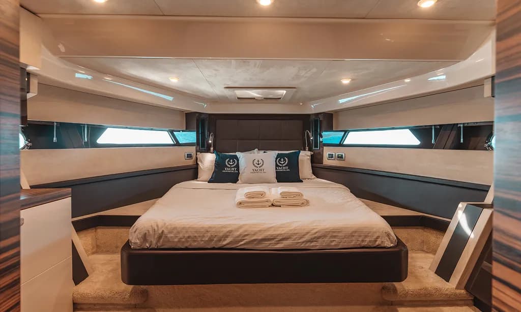 58ft Cranchi Yacht (Scenery)